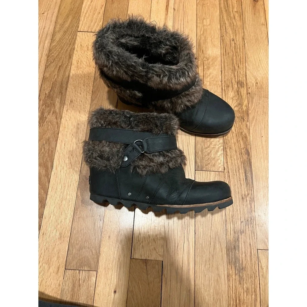 Sorel Joan of Arctic Wedge II Boots Black Leather Faux Fur Ankle Boot Excellent‎